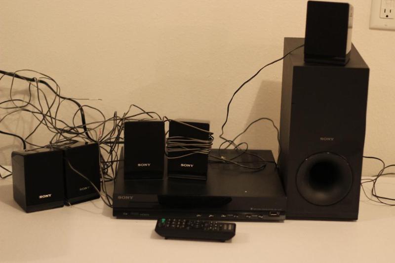 lot 12 image: Sony DVD Home Theatre System