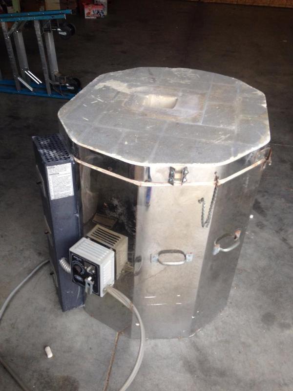 lot 1 image: KILN and Molds