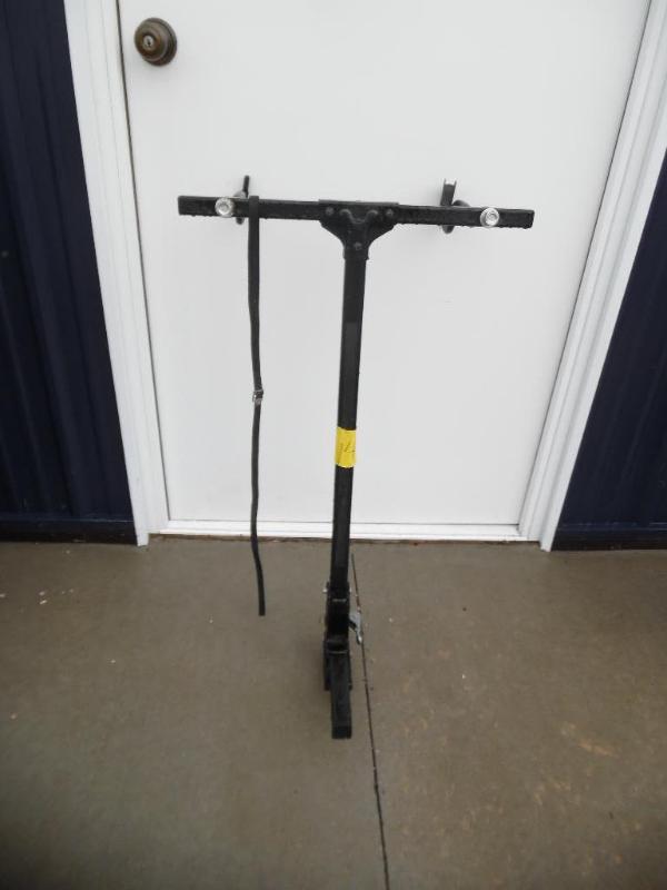 lot 14 image: Hitch Receiver