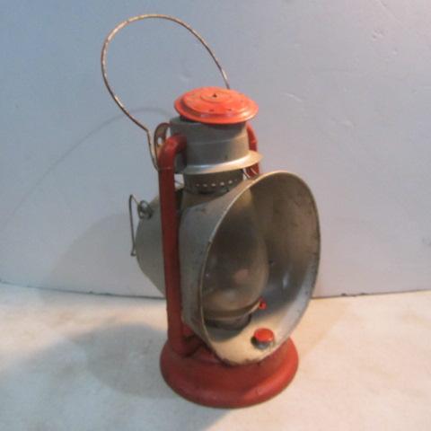 lot 1 image: Antique Buggy Lantern