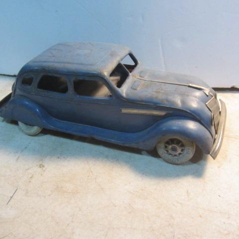lot 102 image: Antique Kingsbury Pontiac