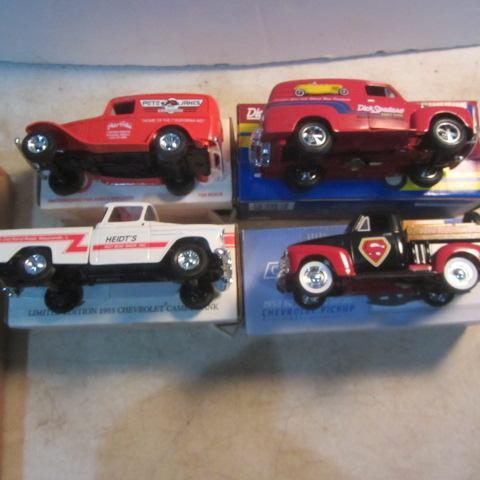 lot 115 image: Ertl Truck Banks