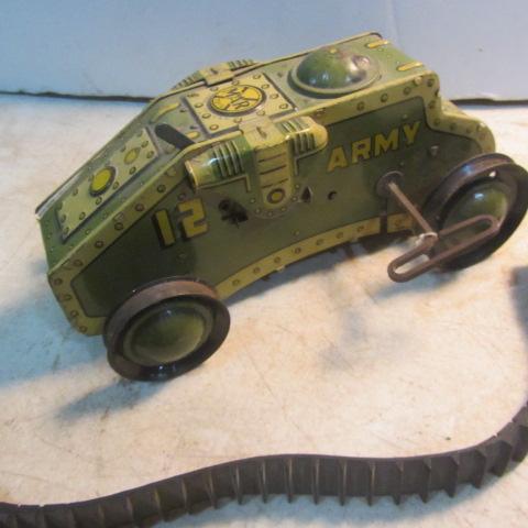 lot 119 image: Antique Tin Toy Tank
