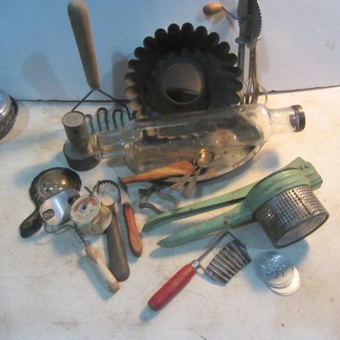 lot 129 image: Vintage Kitchenwares