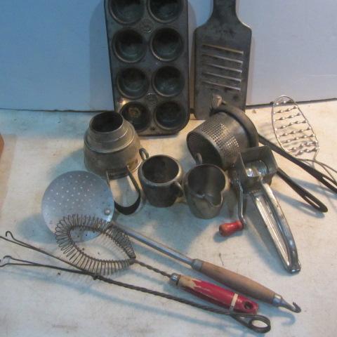 lot 130 image: Vintage Kitchenwares