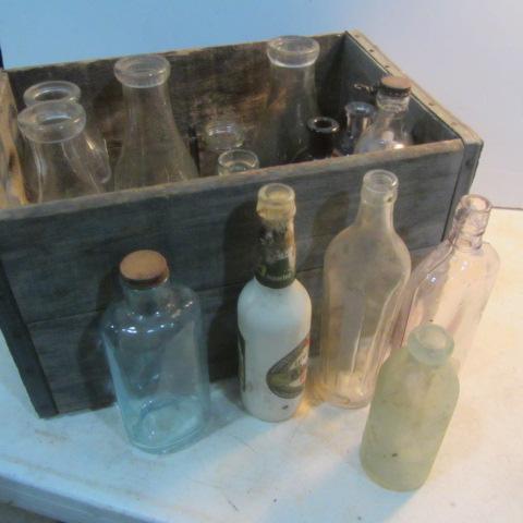 lot 135 image: Wooden Liquor Box & Bottles
