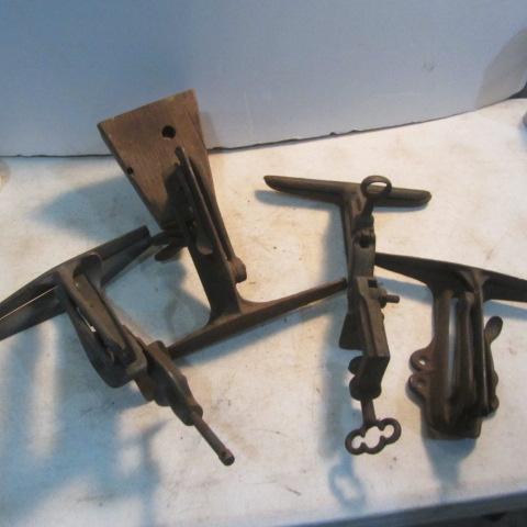 lot 15 image: Saw Vises