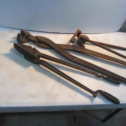 lot 17 image: Metal Shear, Pipe Bender, Nipper