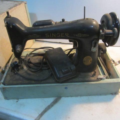 lot 171 image: Singer 1948 Sewing Machine