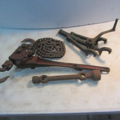 lot 181 image: Roller Chain Hoist