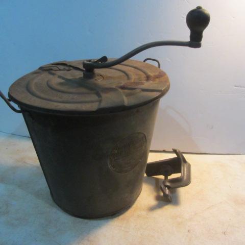 lot 216 image: Universal 8 Bread Maker