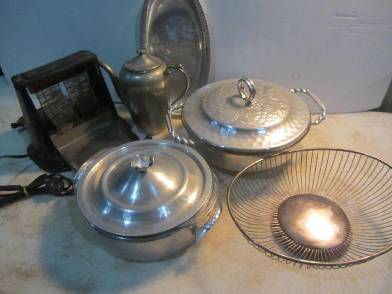 lot 222 image: Hammered Aluminum, Kitchenwares