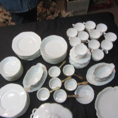 lot 255 image: Haviland & Limoges China Set