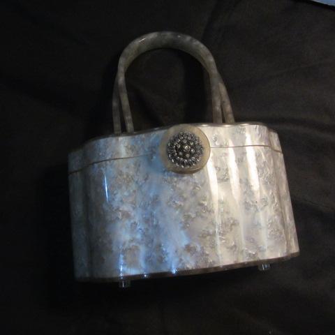 lot 262 image: Ladies Vintage Hand Bag