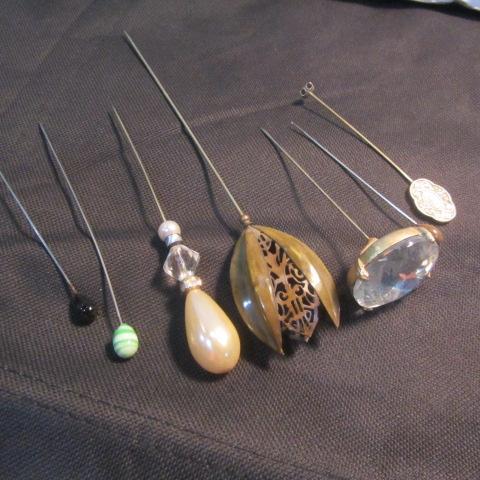 lot 263 image: Fancy Hat Pins