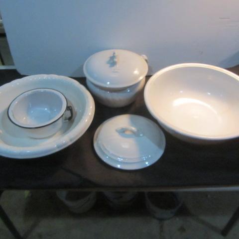 lot 269 image: Ironstone Chamber Pot, Wash Basins