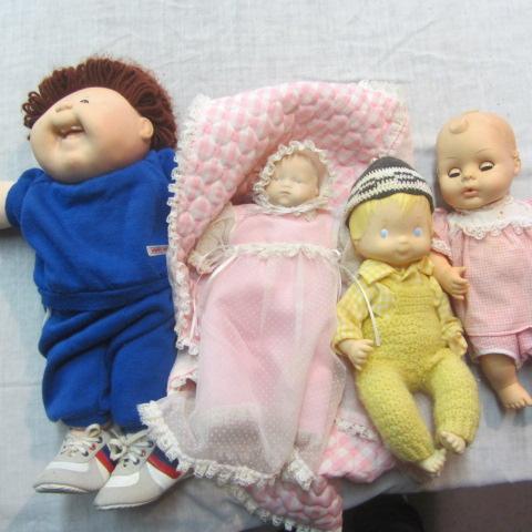 lot 325 image: Cabbage Patch, Rubber & Porcelain Dolls