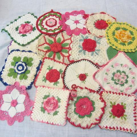 lot 330 image: Vintage Crocheted Hot Pads