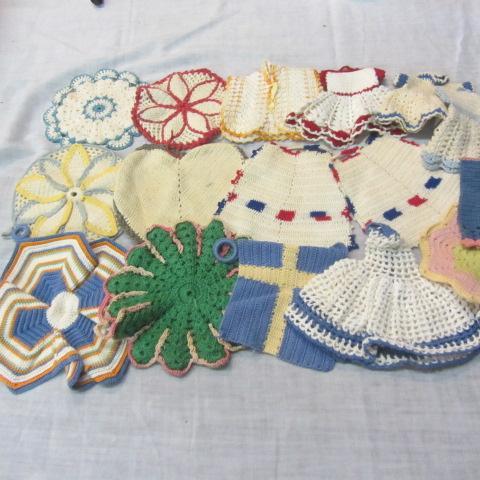 lot 331 image: Vintage Crocheted Hot Pads