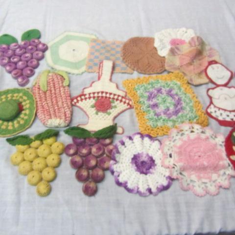 lot 333 image: Vintage Crocheted Hot Pads
