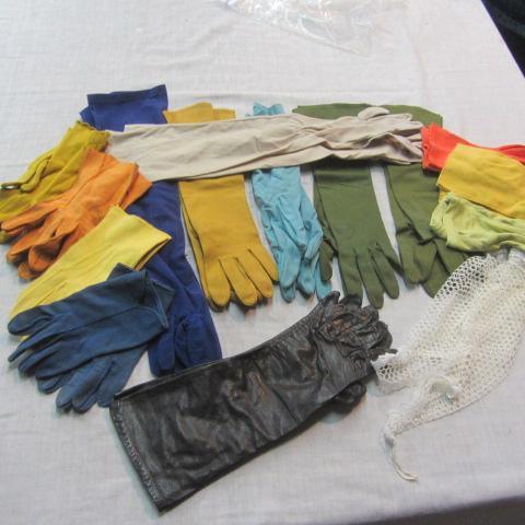 lot 342 image: Ladies Dress Gloves