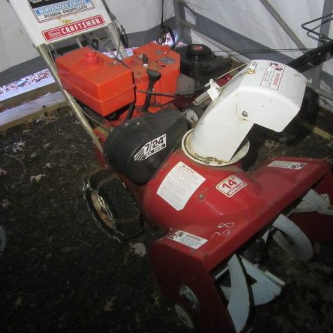 lot 352 image: Craftsman Snow Blower