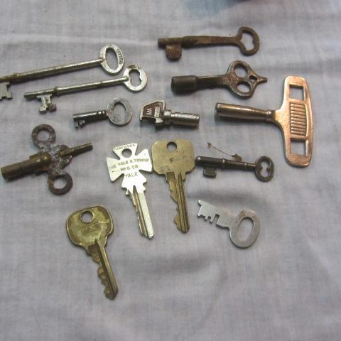 lot 355 image: Skeleton & Clock Keys