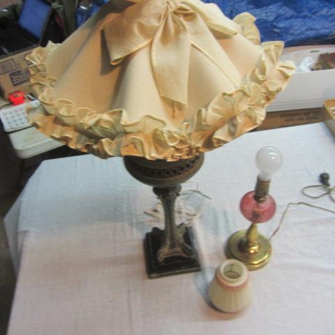 lot 357 image: Art Deco Metal Lamp, Dresser Lamp