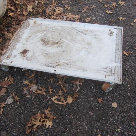 lot 371 image: Heavy Duty Roller Base
