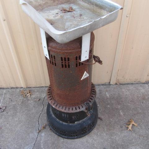lot 373 image: Perfection Kerosene Heater