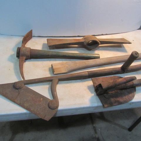 lot 44 image: Edger, Axe, Hoe, Folding Shovel