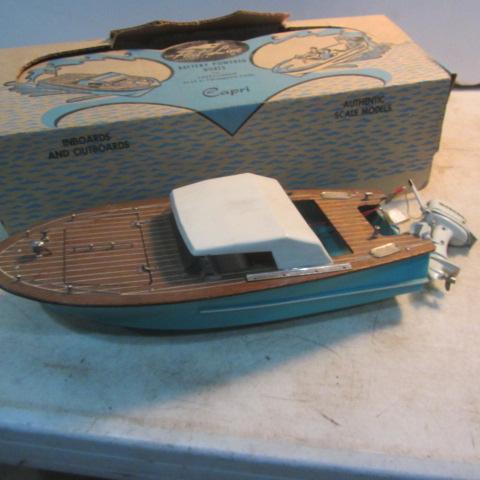lot 53 image: Fleet Line Battery Powered Boat