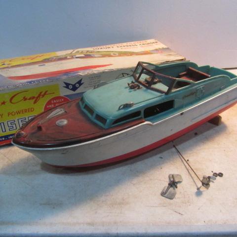 lot 54 image: Chris Craft Powered Cruiser