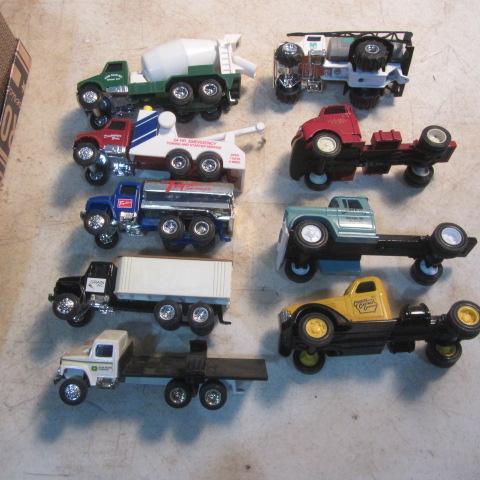 lot 91 image: Ertl Semis & Farm Trucks