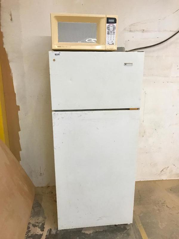 lot 117 image: Westinghouse 15 cu ft Refrigerator  Freezer ...
