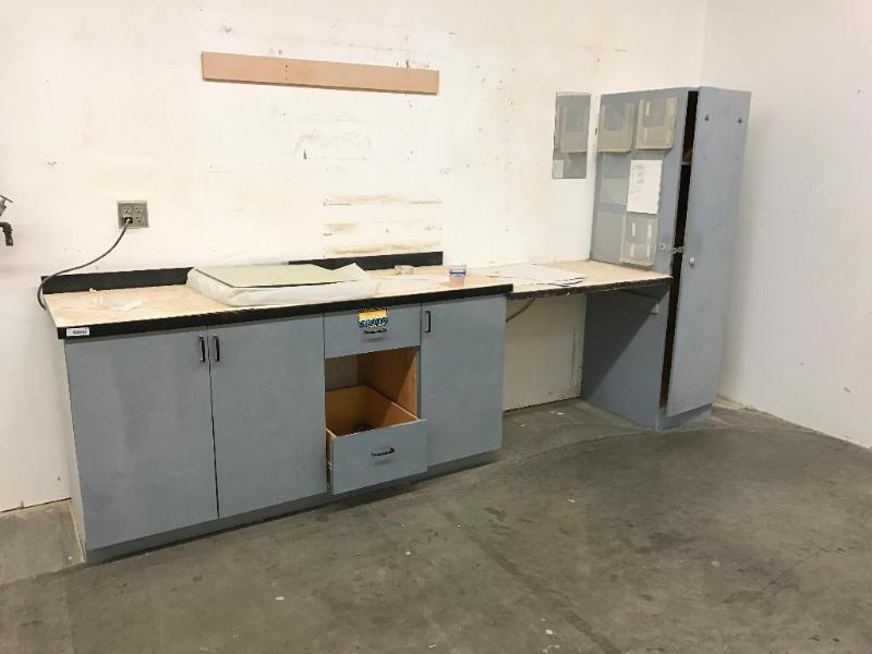 lot 121 image: Free Standing Work Station 24" x 132&quo...
