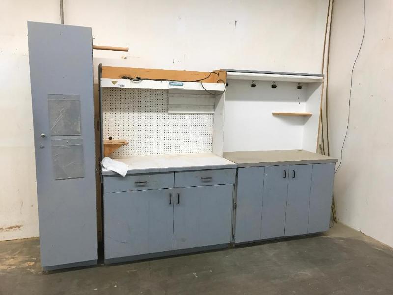 lot 124 image: Free Standing Work Station 100" x 26&quo...