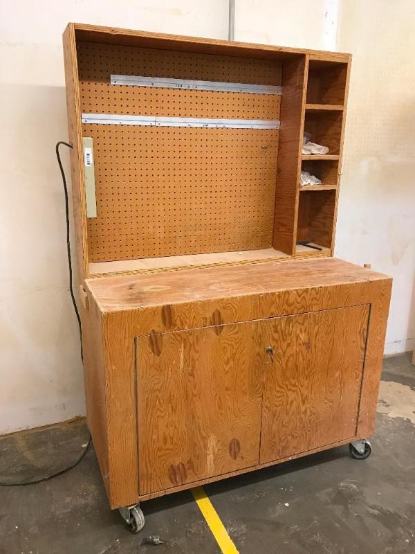 lot 126 image: Portable work station 24" x 48" Loc...
