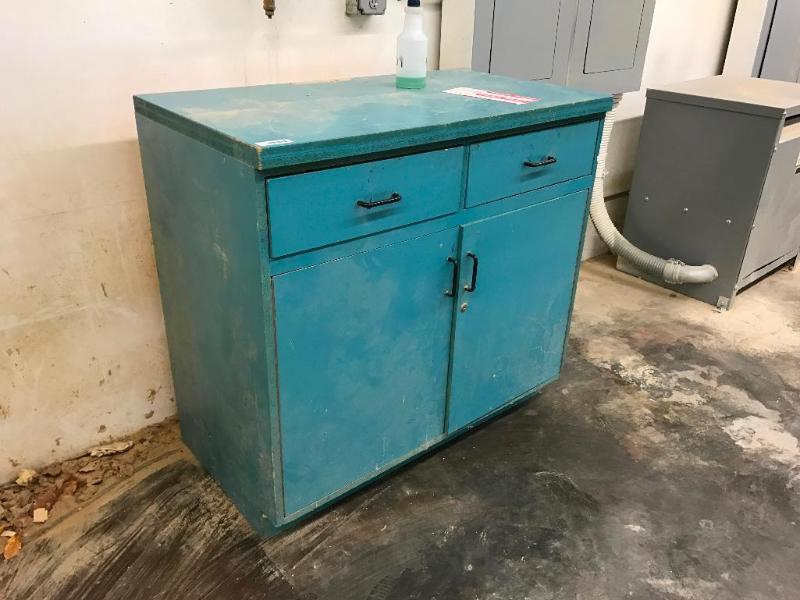 lot 129 image: Blue workstation 23-12" x 42" x 40...
