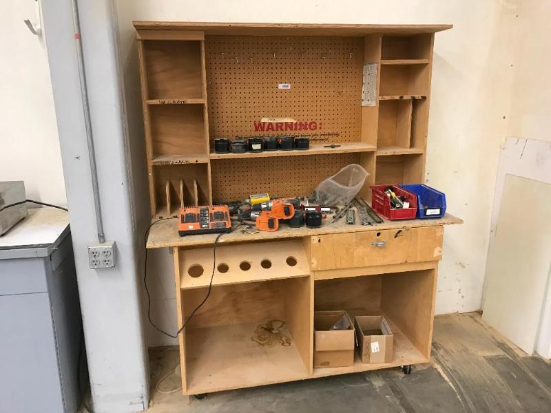 lot 138 image: Portable workstation 60" x 25" ...