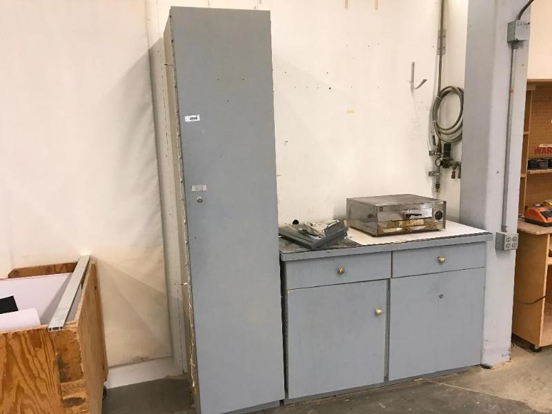 lot 139 image: (2) Grey Shop Cabinets 18" x 22" x ...