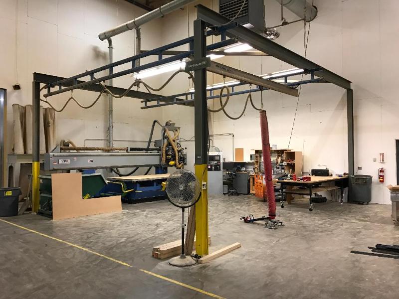 lot 176 image: Free Standing Crane System Inside dimensions ...