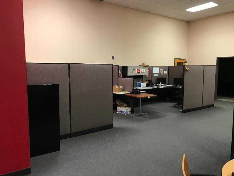 lot 23 image: (2) Hayworth Office Cubicles&nbsp24-12 x ...