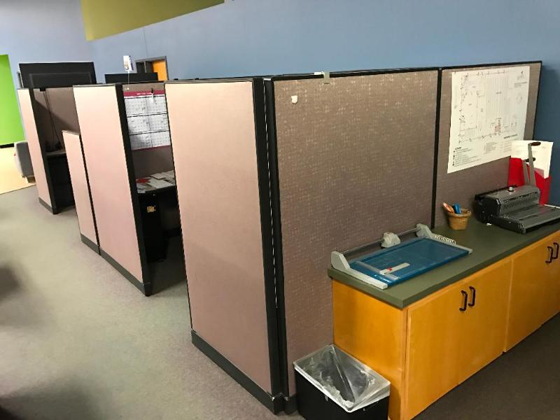 lot 25 image: (2) Hayworth Office Cubicles 20-12 x 8 Co...