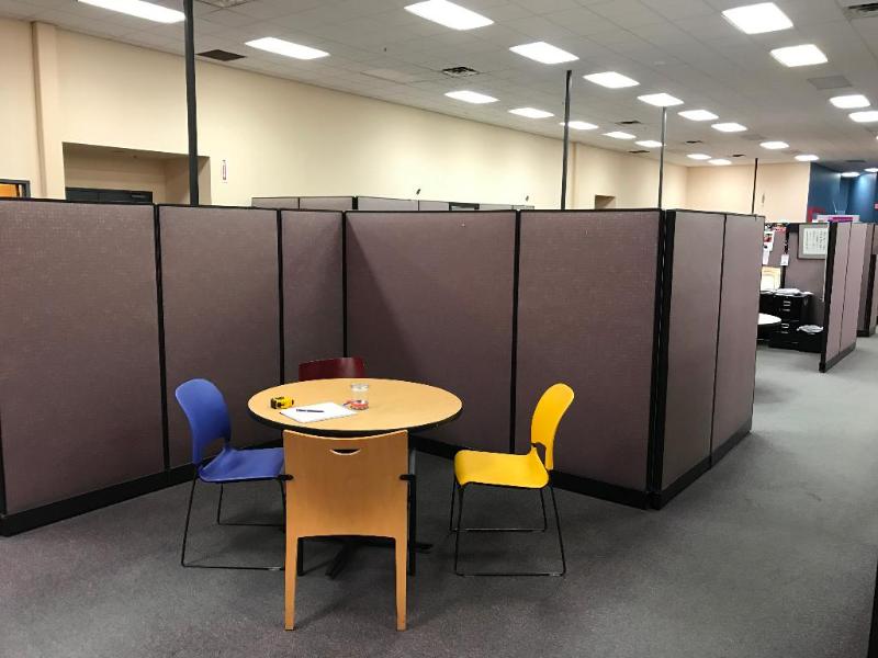 lot 27 image: (5) Hayworth Office Cubicles 32-12 x 16 C...