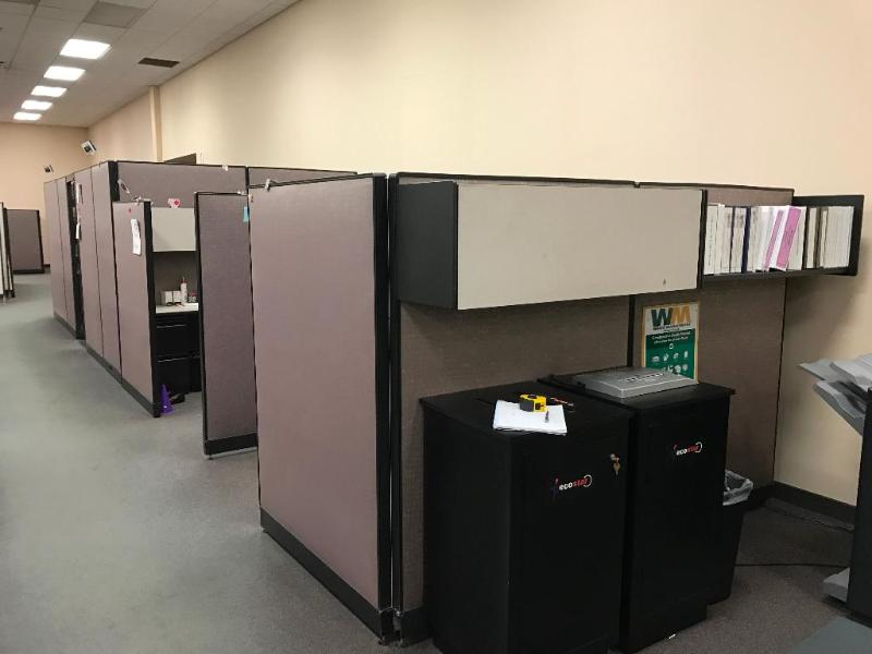 lot 28 image: (4) Hayworth Office Cubicles 16 x 8 x 70&qu...