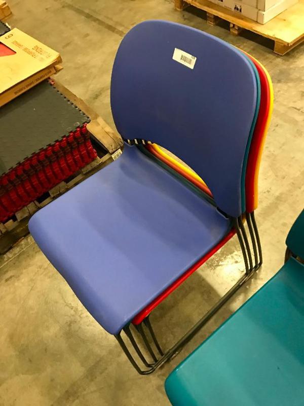 lot 37 image: (4) Herman Miller Stackable chairs in assorte...