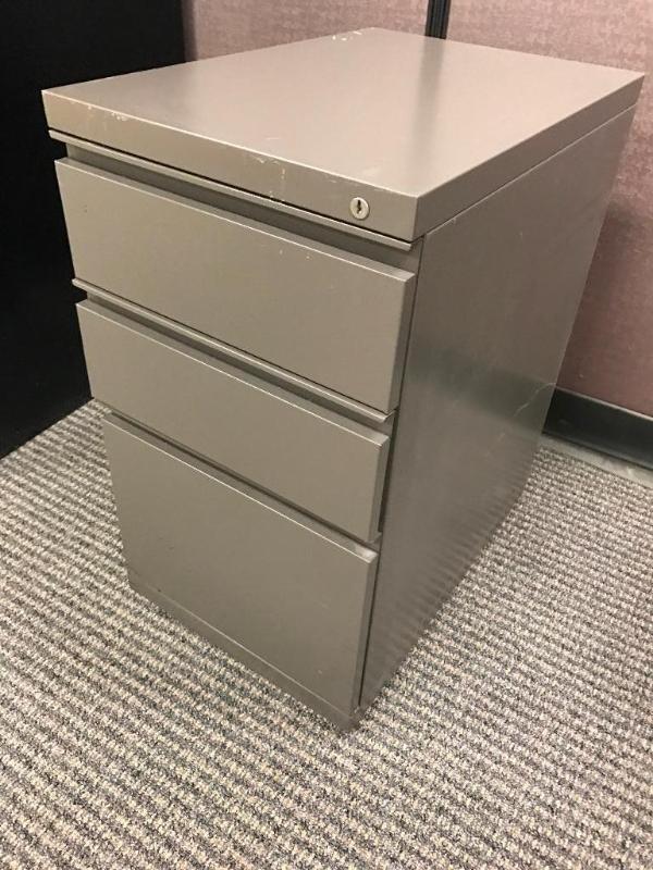 lot 40E image: Lockable 3-Door metal cabinet 15 x 22 x 26-...