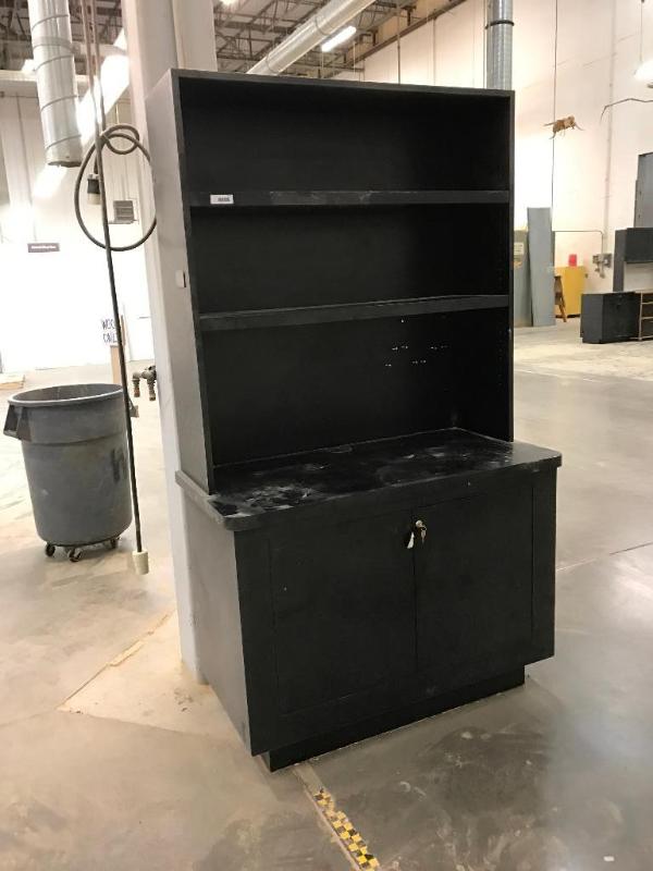 lot 42 image: Nice Cabinet Base work station with key 24&qu...