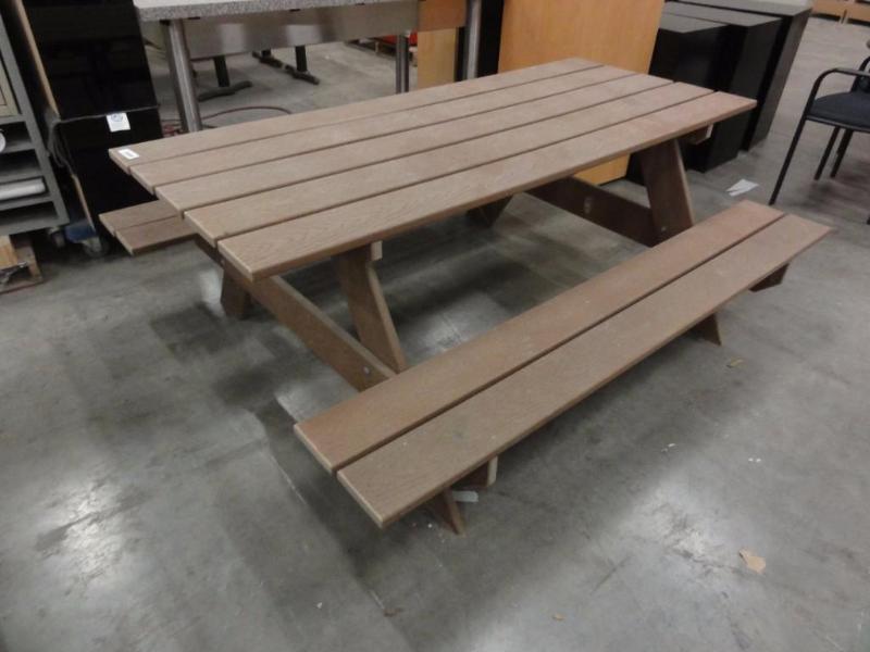lot 83 image: Faux Wood Picnic table...